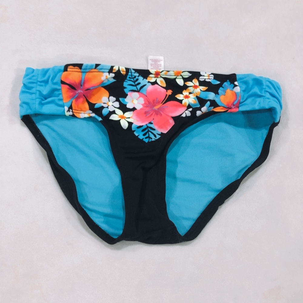 Cute tropical swimming bottoms 🐠